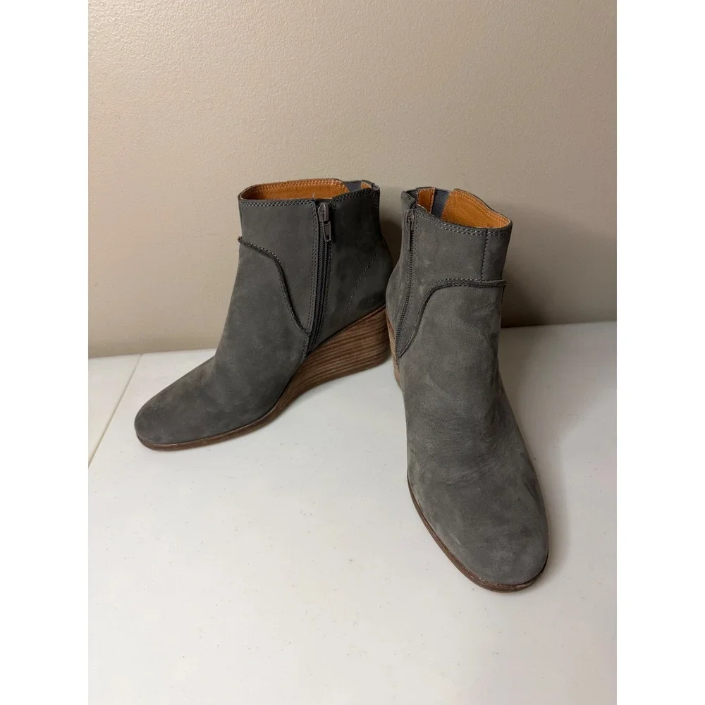 Lucky Brand Zanta Wedge Ankle Booties 9 Storm Gray Nubuck Leather Zip
